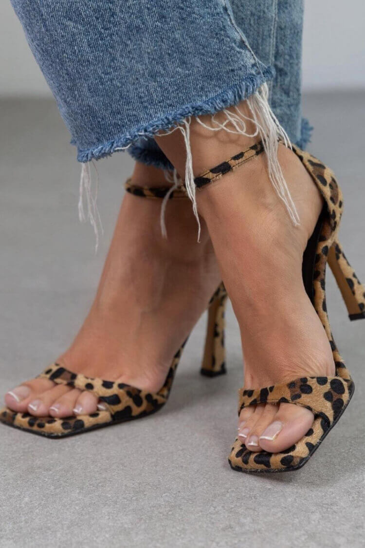 Atenea - Sandalias de tacón alto con estampado leopardo elegante