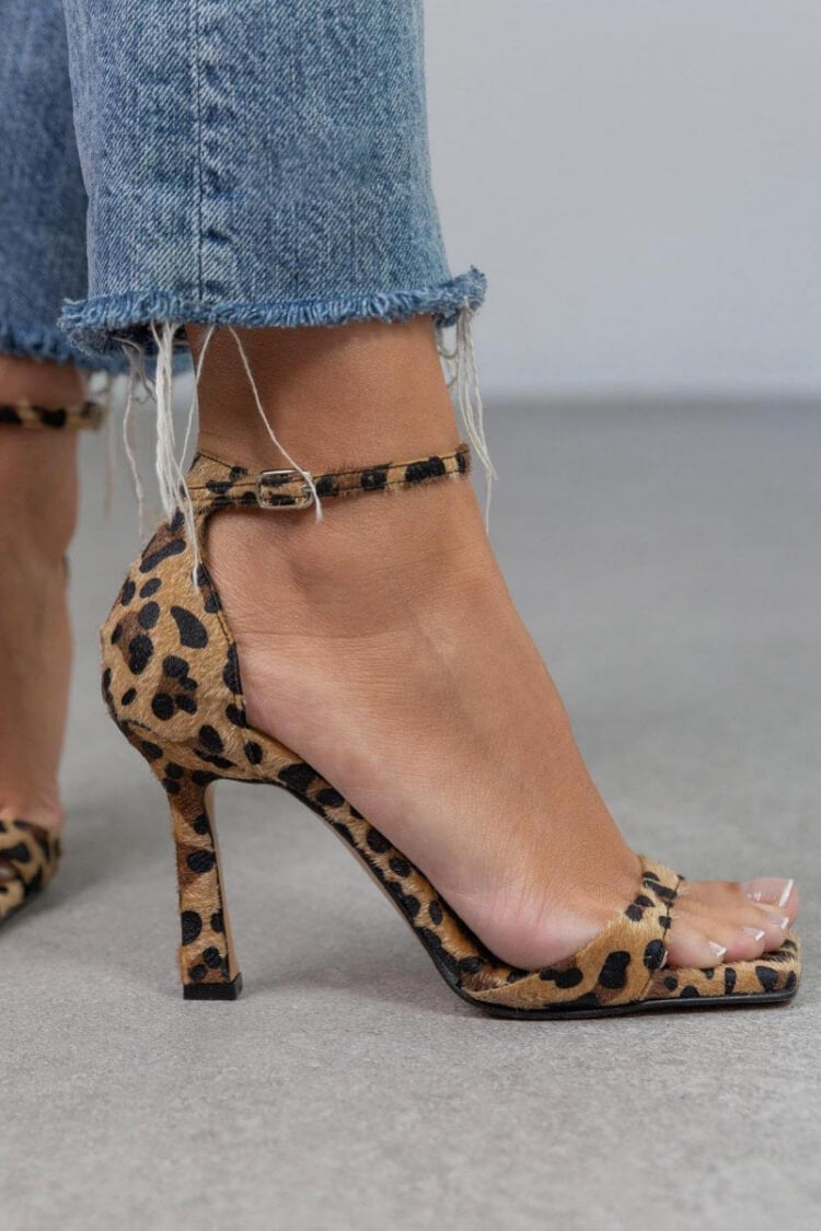 Atenea - Sandalias de tacón alto con estampado leopardo elegante