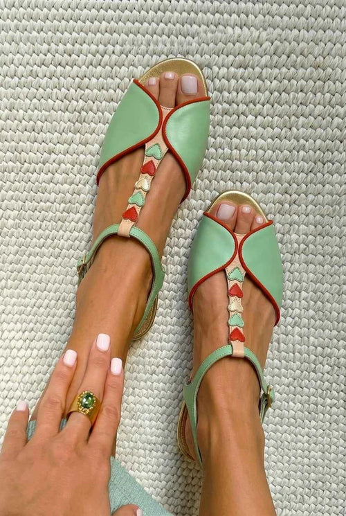Adonaí Sandalias Planas Slingback con Punta Abierta y Detalle de Corazón