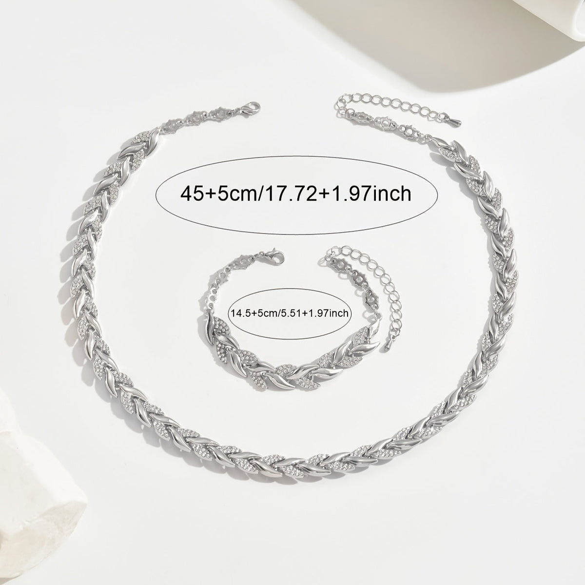 Collar trenzado brillante de elegancia Femenina