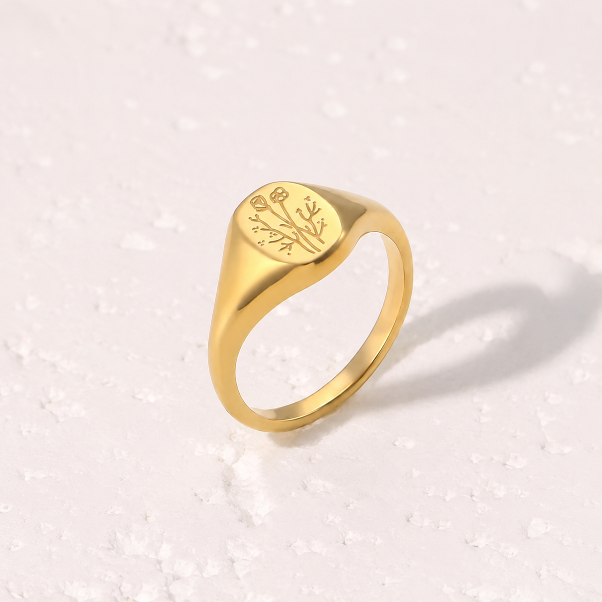 Atenea-Anillo Dorado de Acero Inoxidable con Flores Silvestres Grabadas