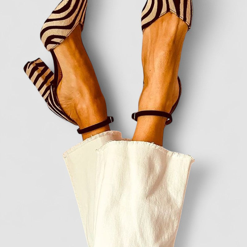 Atenea - Sandalias de tacón medio con estampado de cebra elegante