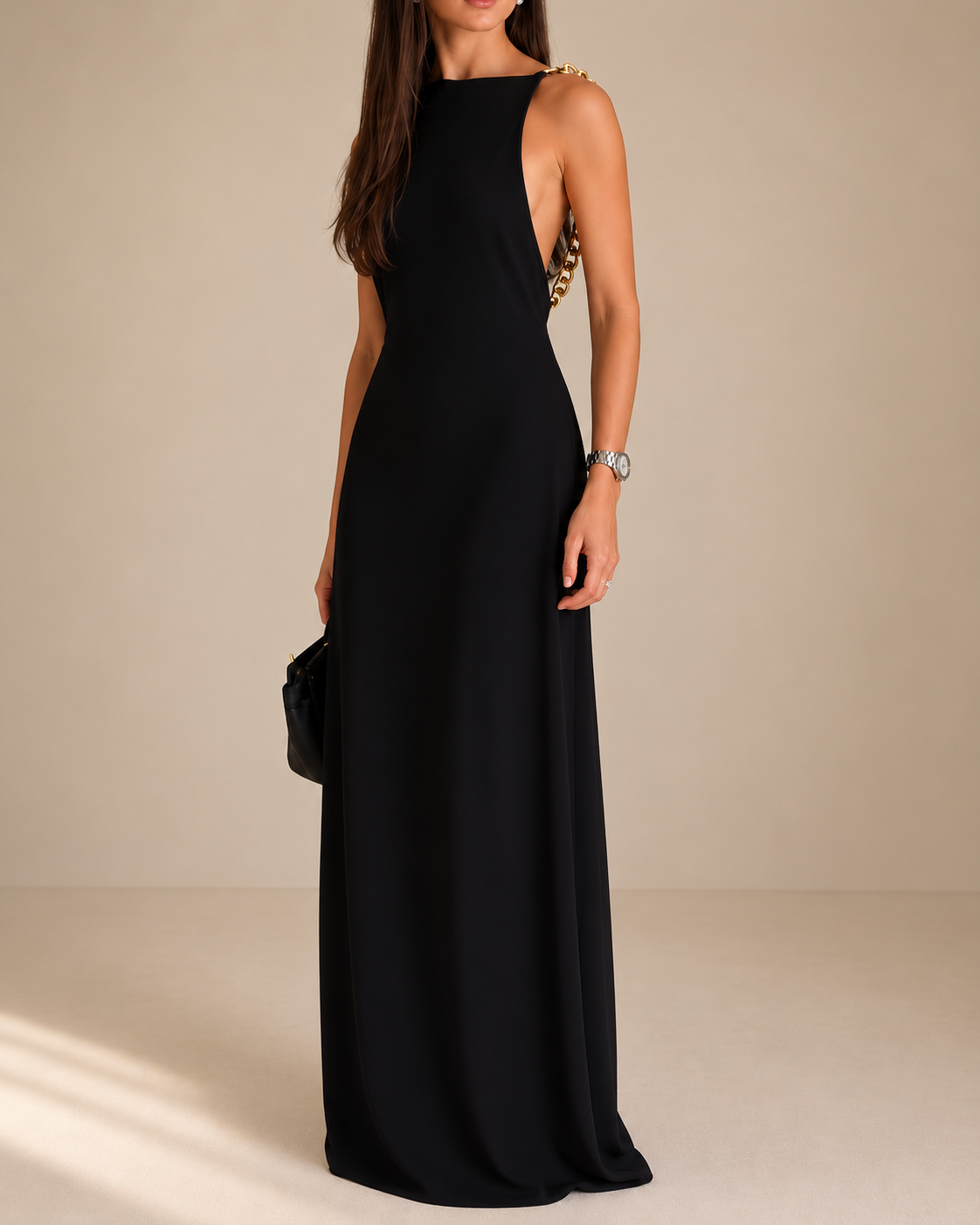 Dalia Vestido Maxi Negro con Detalle de Cadena Dorada