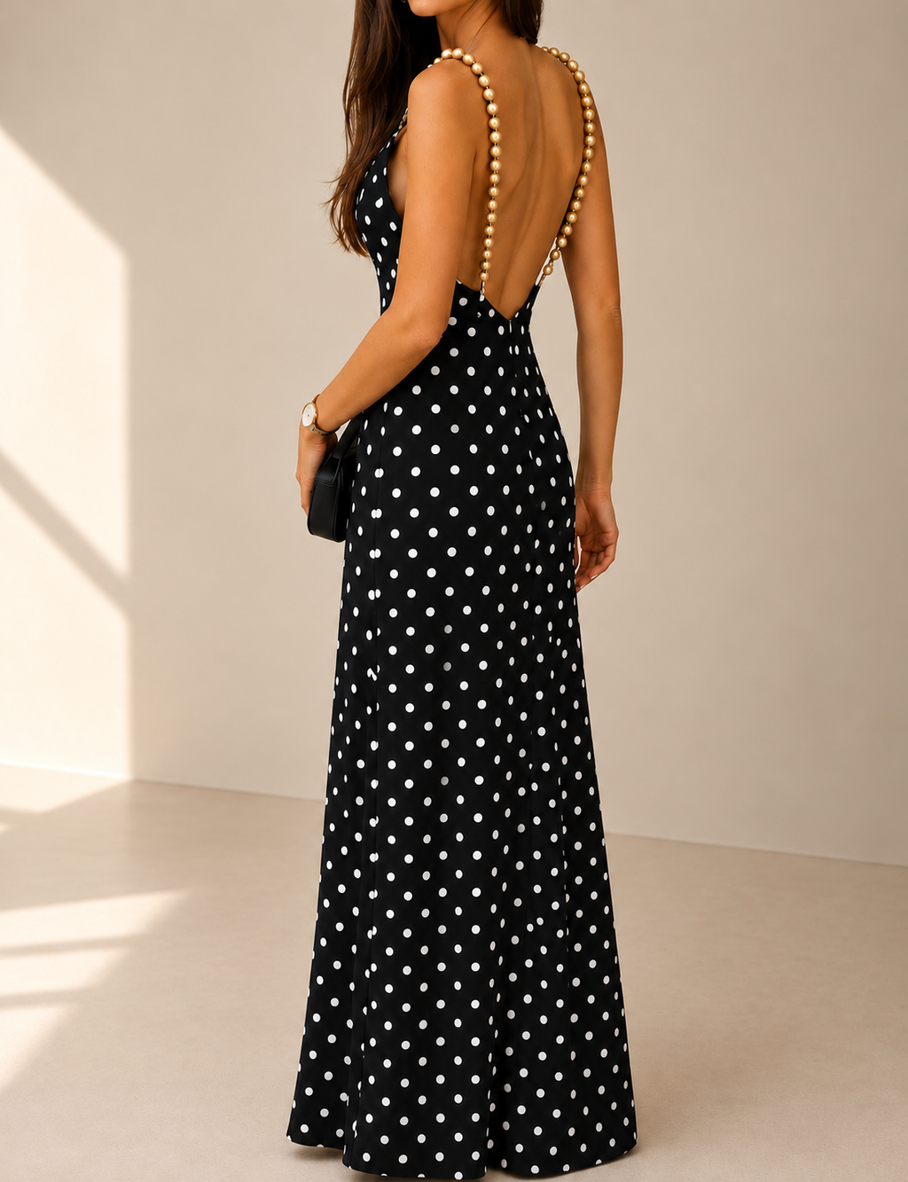 Dalia Vestido Maxi Negro con Detalle de Cadena Dorada
