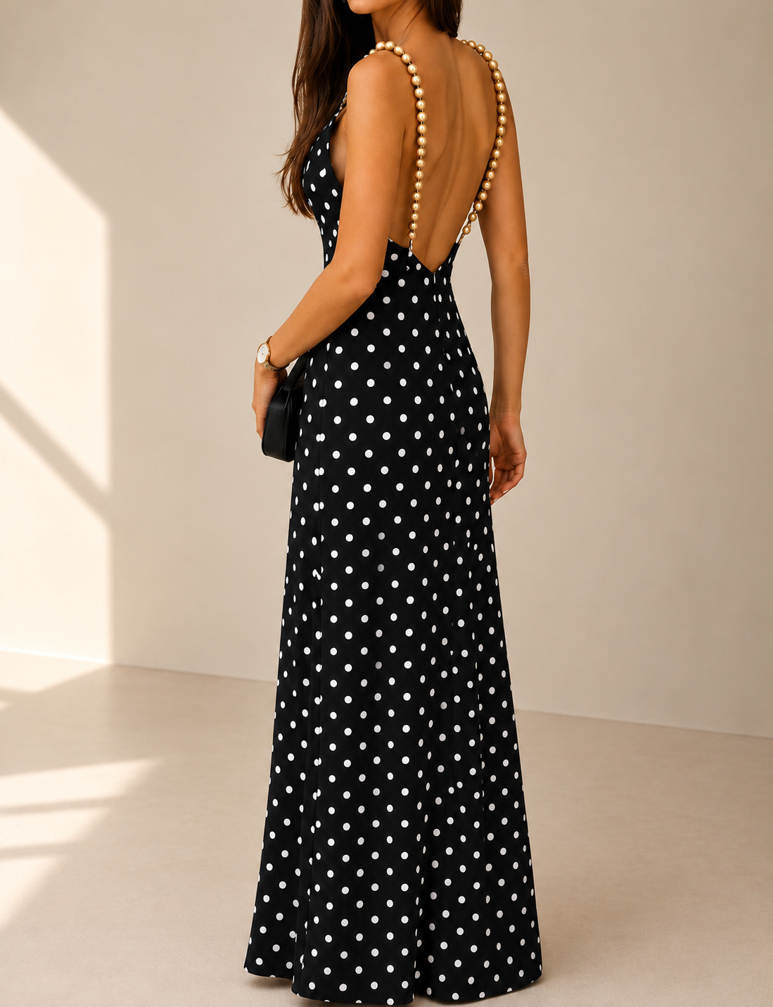 Dalia Vestido Maxi Negro con Detalle de Cadena Dorada