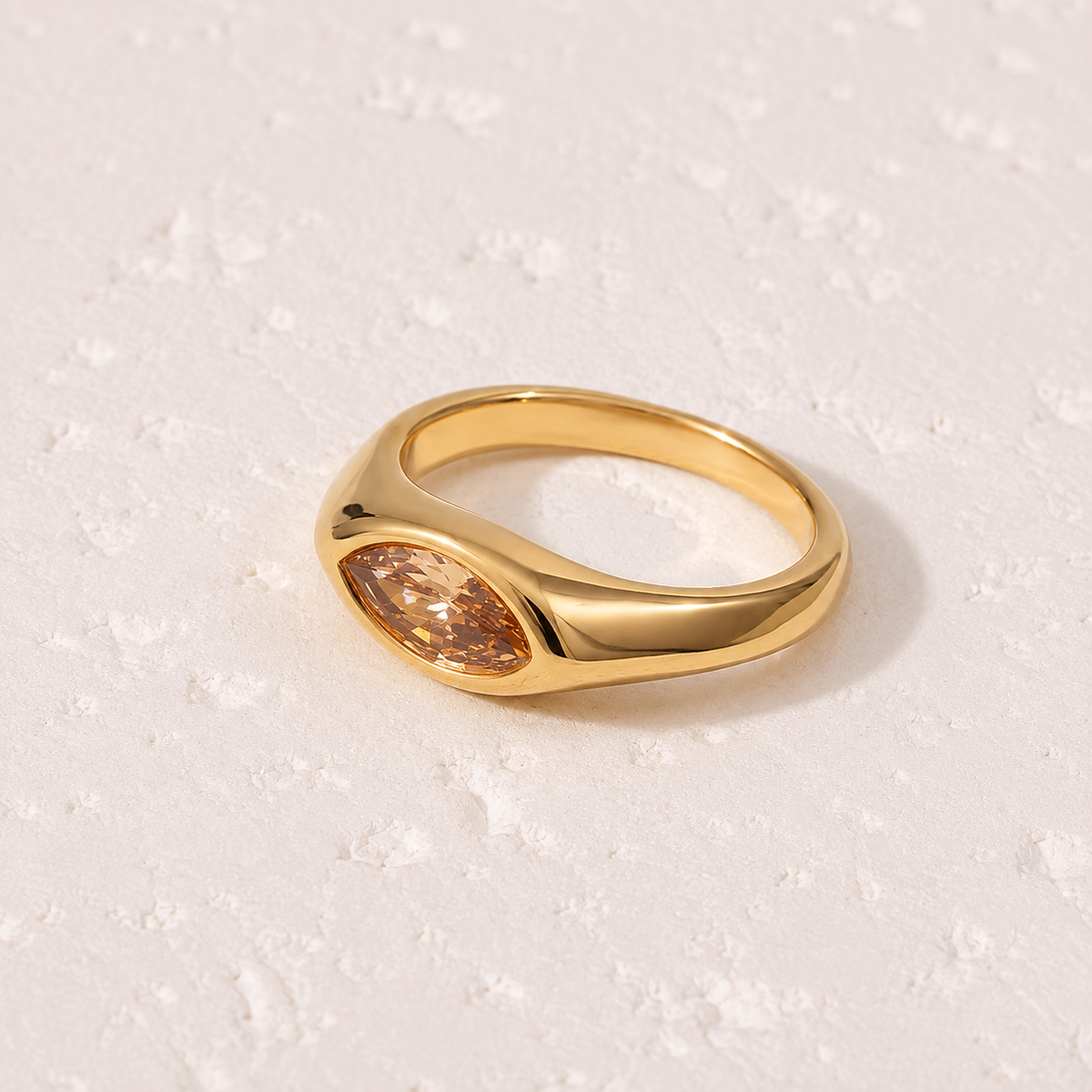 Atenea-Anillo Dorado con Circón Marquesa de Colores