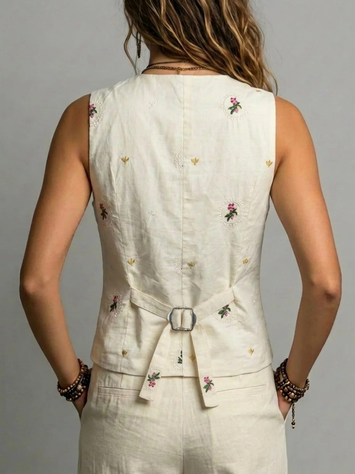 Anna Chaleco Bordado Ajustable