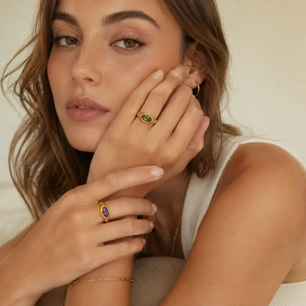 Atenea-Anillo Dorado con Circón Marquesa de Colores